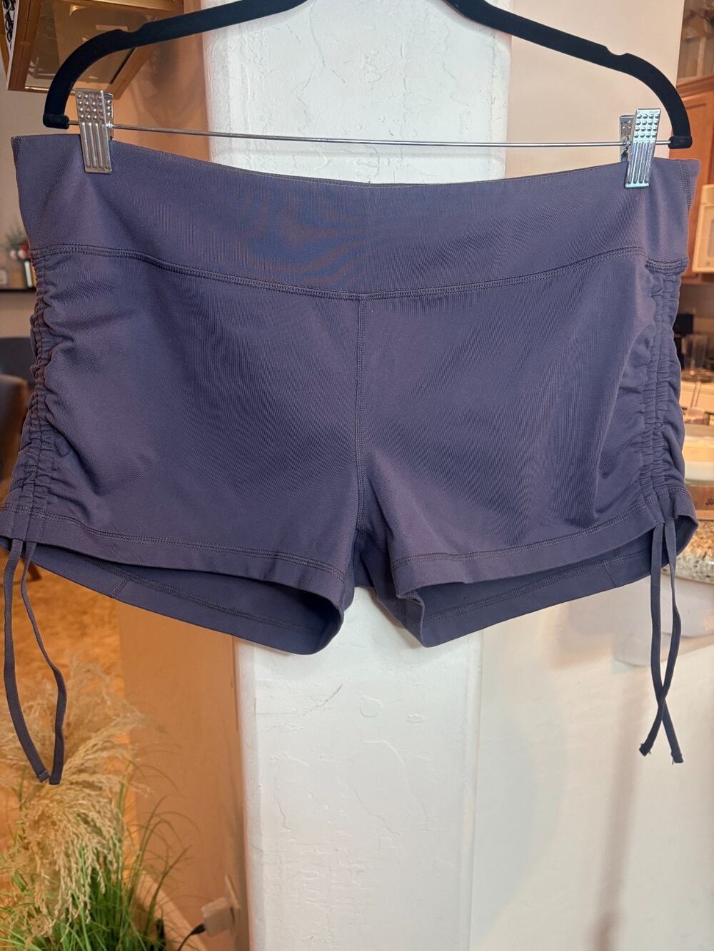 GAPFit The Shorts Ruched Side Hottie Gray Shorts Size XL 10-14